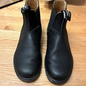 Blundstones Classic size 4.5 (Australian)